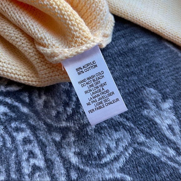 Lulus Just a Moment Light Yellow V-Neck Cropped Sweater Large - Picture 7 of 8